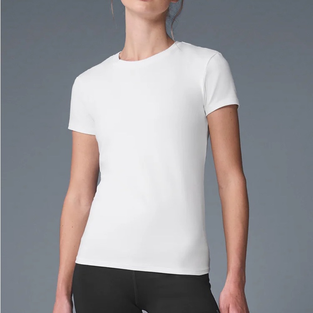ALO Yoga White Short Sleeve Finesse Tee